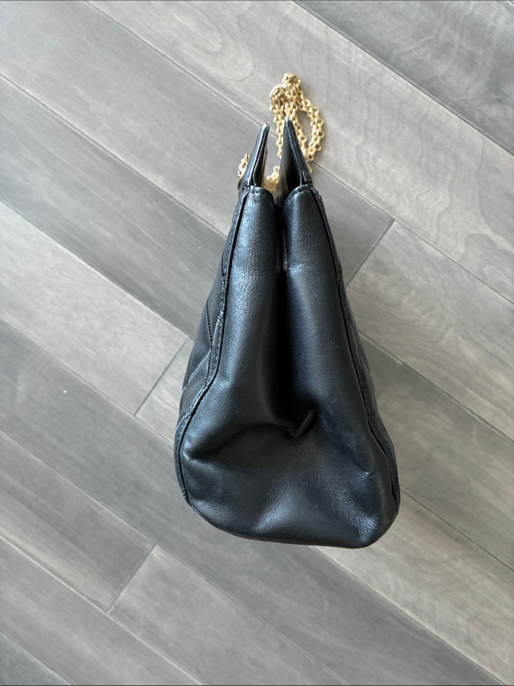 Vintage CHANEL Black Quilted Leather CC Chain Tote Gold Hardware - Picture 5 of 12